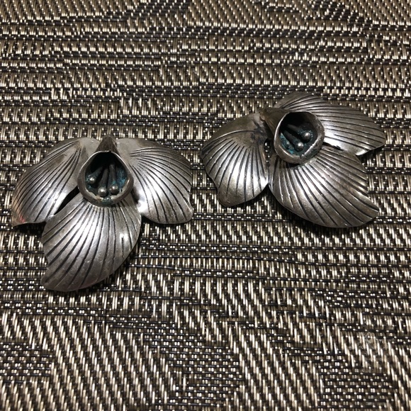 Lily flower sterling silver earrings - Picture 2 of 4